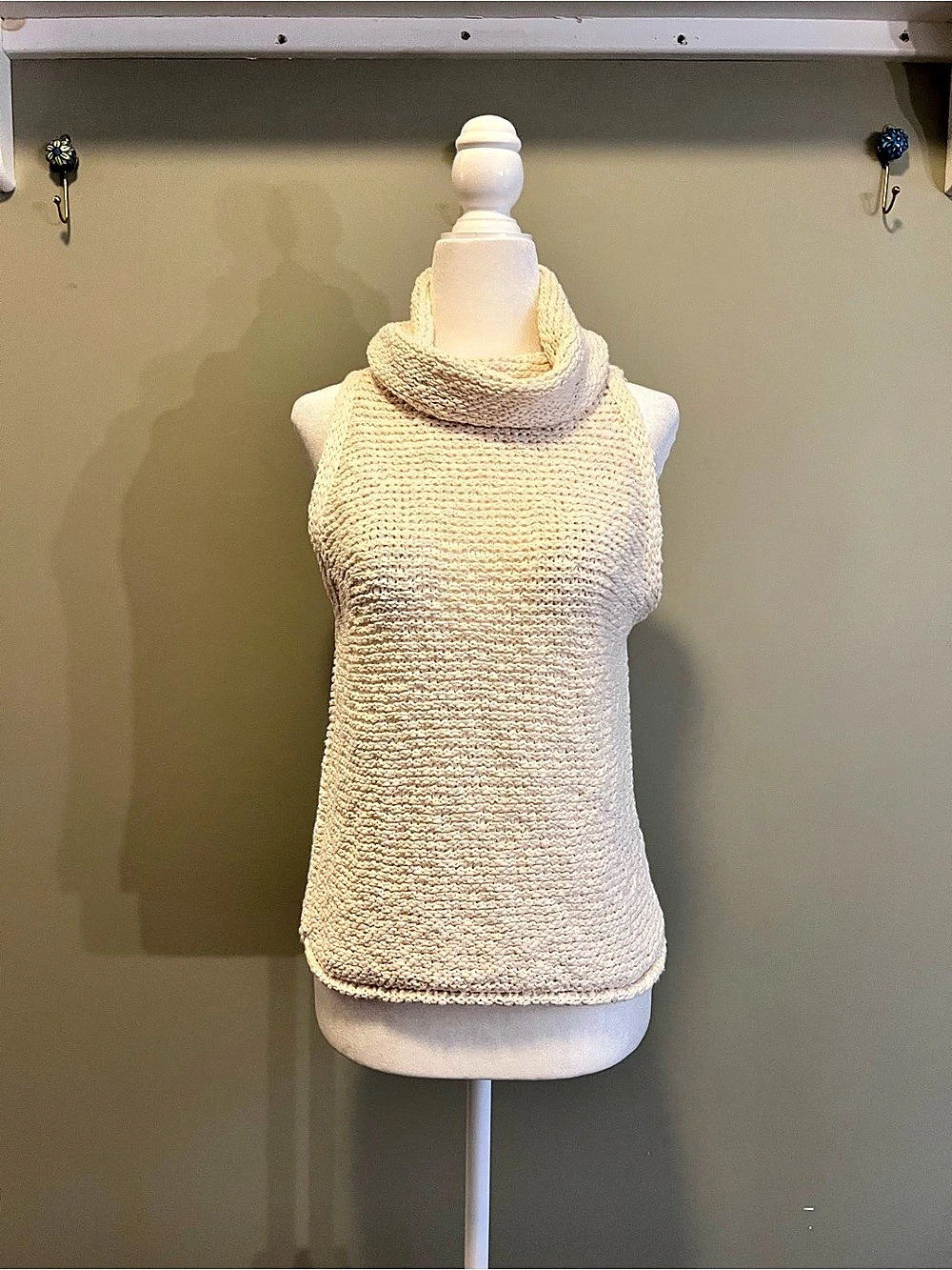 Pilcro Textured Cowl Neck Sweater Vest in Cream Size Small